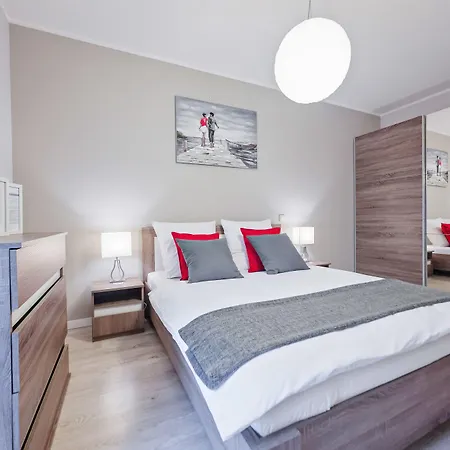 Mira 11 Poznan Old Town & Parking شقة