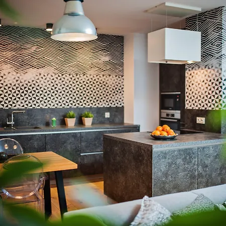 Mira 11 Poznan Old Town & Parking شقة *