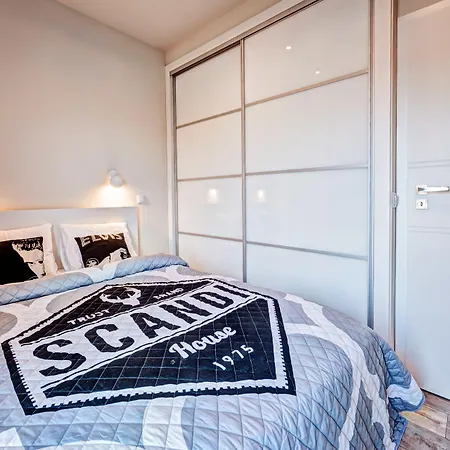 Mira 11 Poznan Old Town & Parking شقة *
