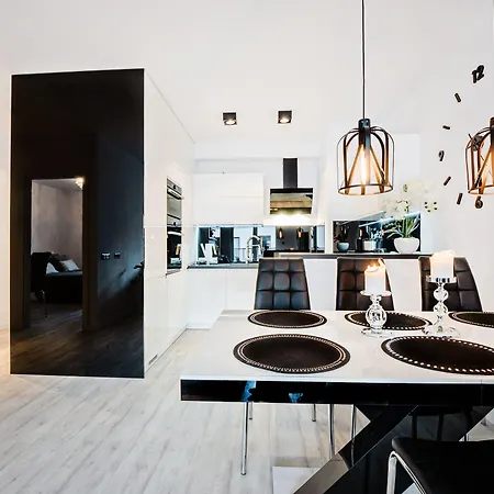 Апартаменти Mira 11 Poznan Old Town & Parking Познань