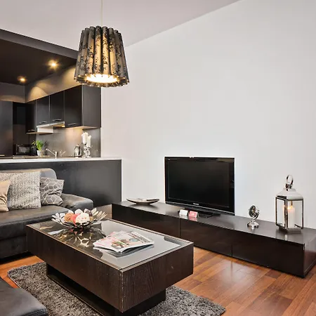 Апартаменти Mira 11 Poznan Old Town & Parking *