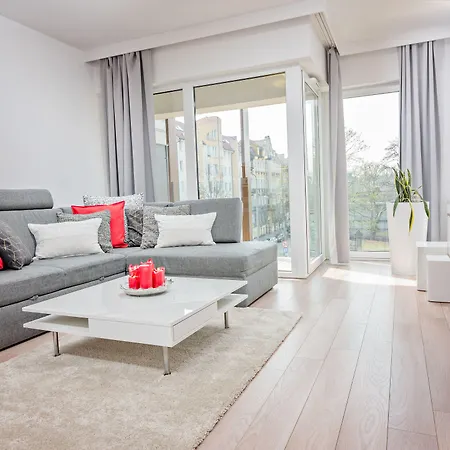 Mira 11 Poznan Old Town & Parking Апартаменти Познань