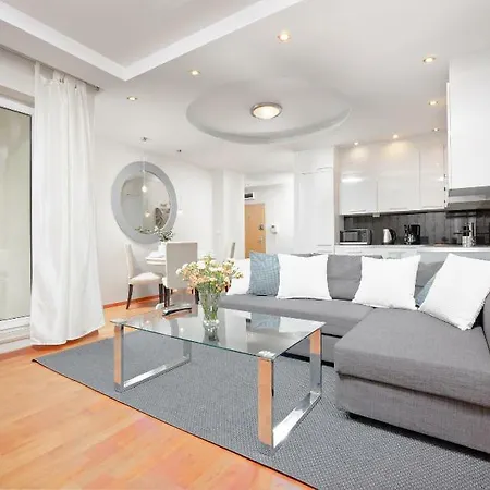 Homely Place Casa Verona - Stary Rynek - Parking شقة بوزنان